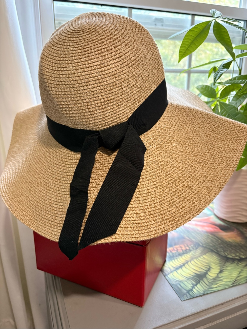 Furtalk Women’s Straw Sun Hat with Black Ribbon. Large adjustable. New condition